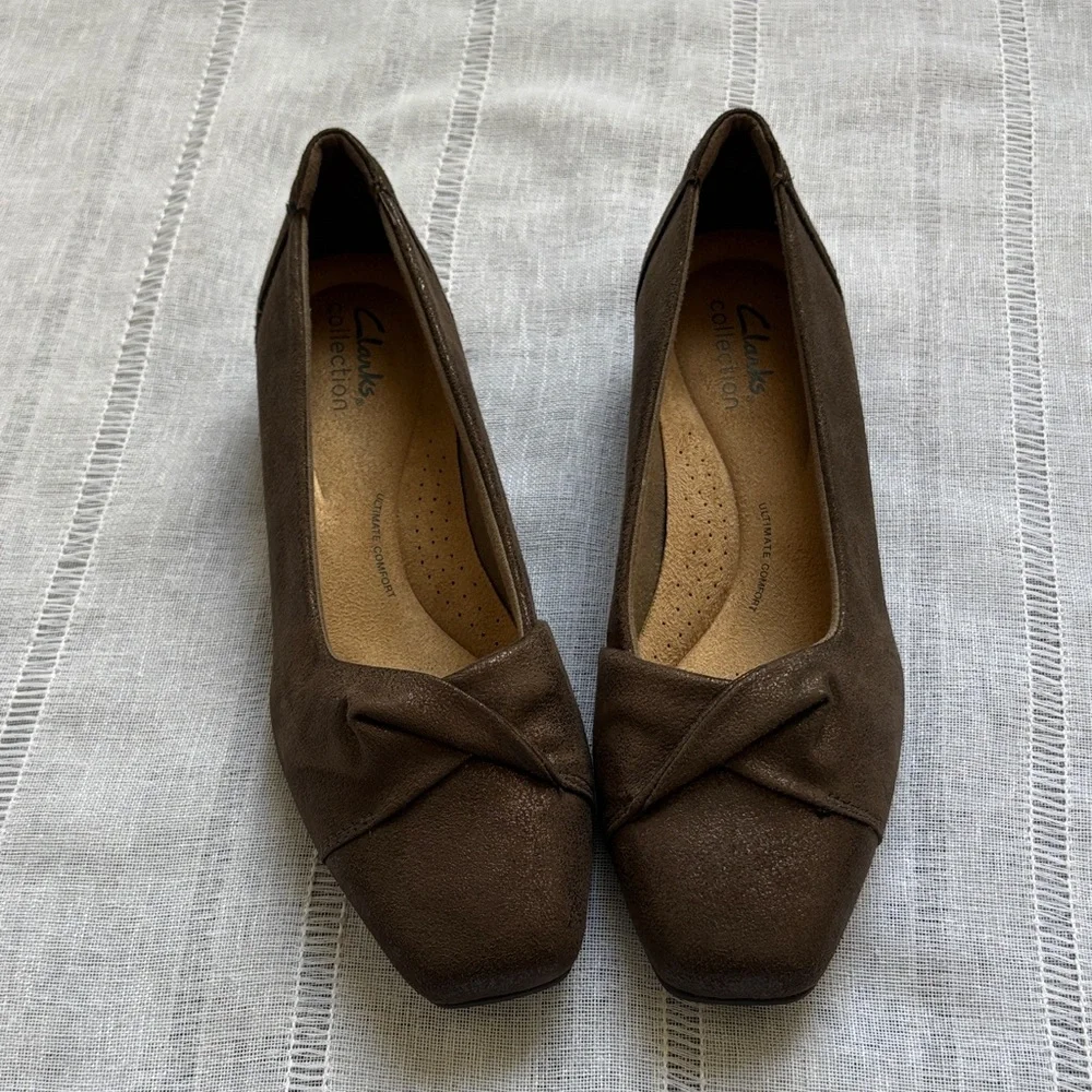 Clarks Tilmont Dalia Loafer in Bronze